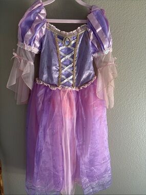 Rapunzel Disney Store Costume 5/6T beautiful
